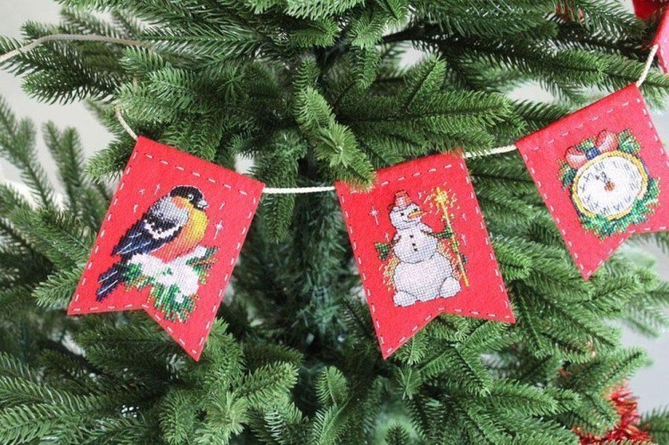 Набор для вышивания «Гирлянда. Новогоднее настроение (7 флажков)» — картинка 5