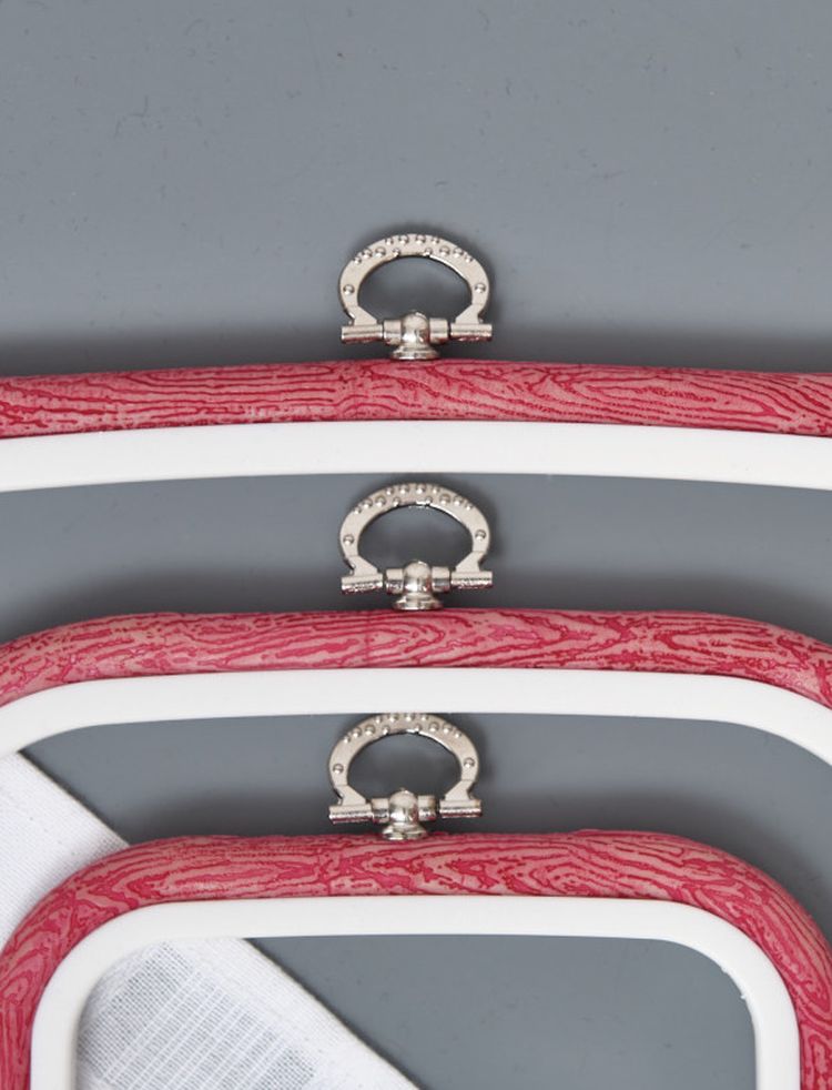 Пяльцы-рамка каучуковые 12,5х14,5 см, высота 10 мм, цвет: красный, Nurge — картинка 2