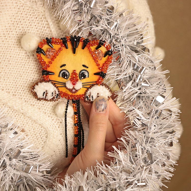 Набор для вышивания хрустальными бусинами «Тигренок. Брошь» — картинка 4