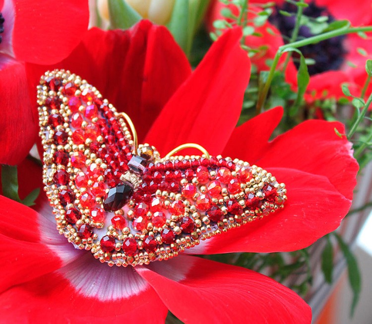 Вышивка Образа в каменьях «Бабочка Скарлет» (брошь) — картинка 3