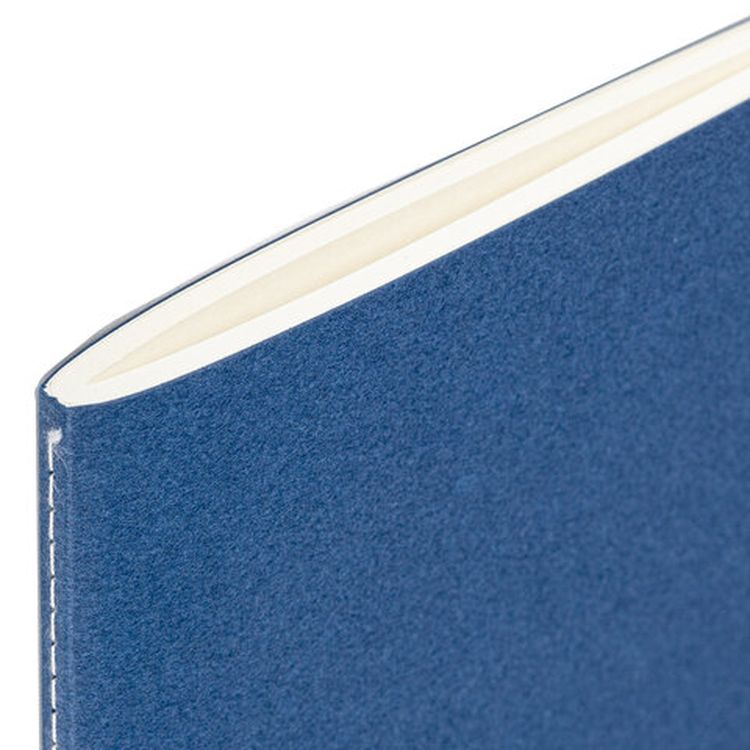 Скетчбук для акварели, 200 г/м2, 195х195 мм, среднее зерно, 20 л., сшивка, резинка, синий, BRAUBERG ART — картинка 4