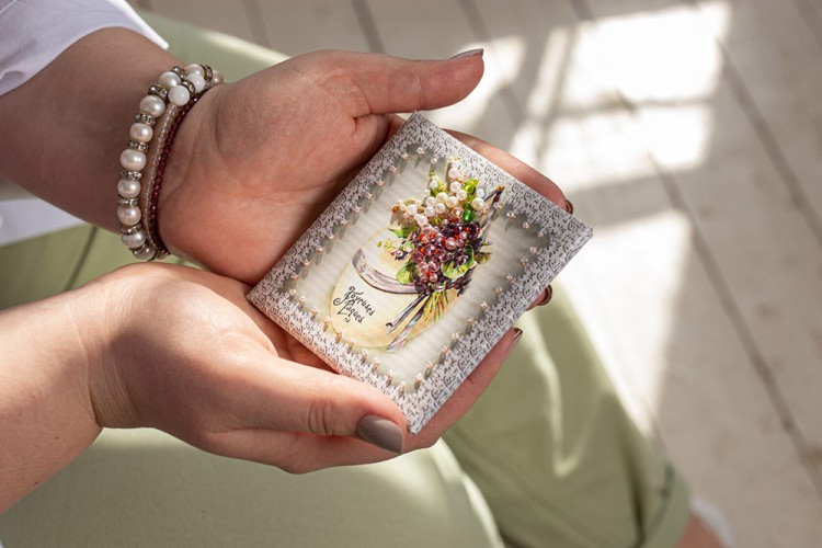 Вышивка Образа в каменьях «Светлая Пасха-5» (магнит) — картинка 3