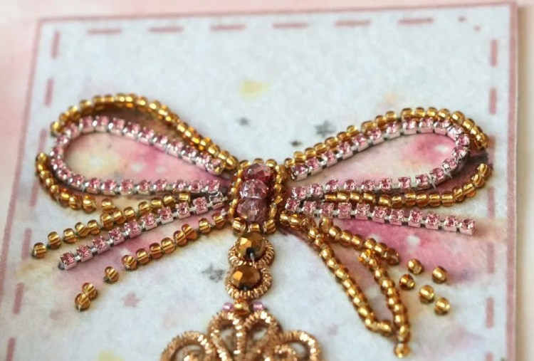 Набор для вышивания хрустальными бусинами открытка-конверт «Золотой ключик» — картинка 3