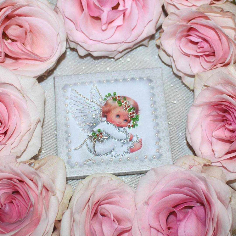 Вышивка Образа в каменьях «Ангелочек» (магнит) — картинка 2