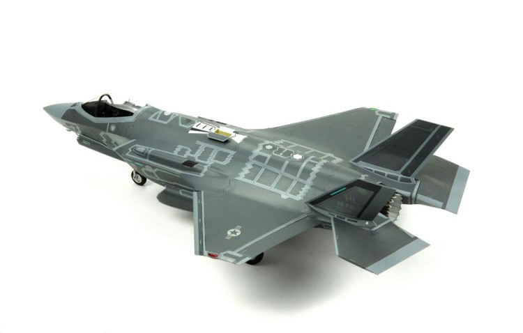 Сборная модель «Самолет F-35 Молния II» — картинка 2