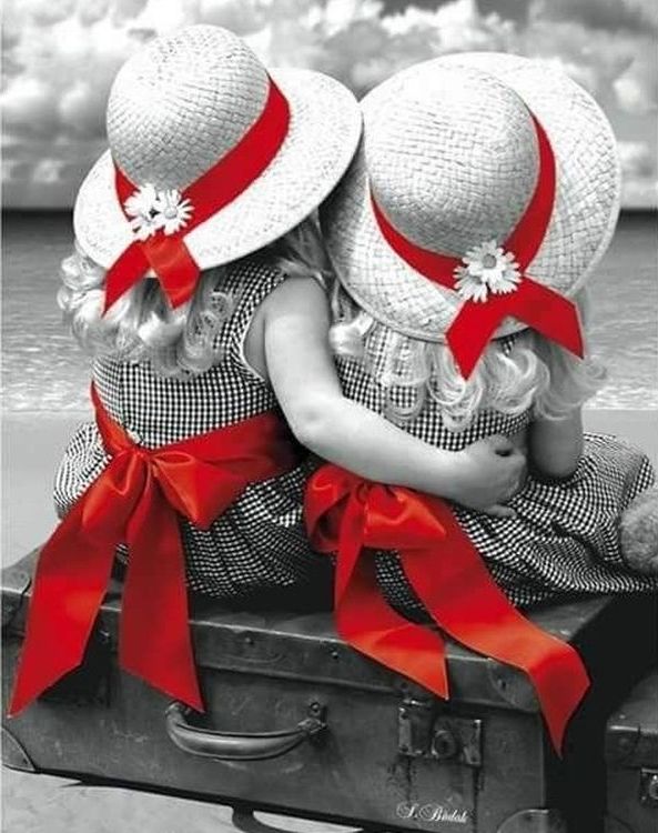 Картина по номерам «Две девочки» — картинка 2