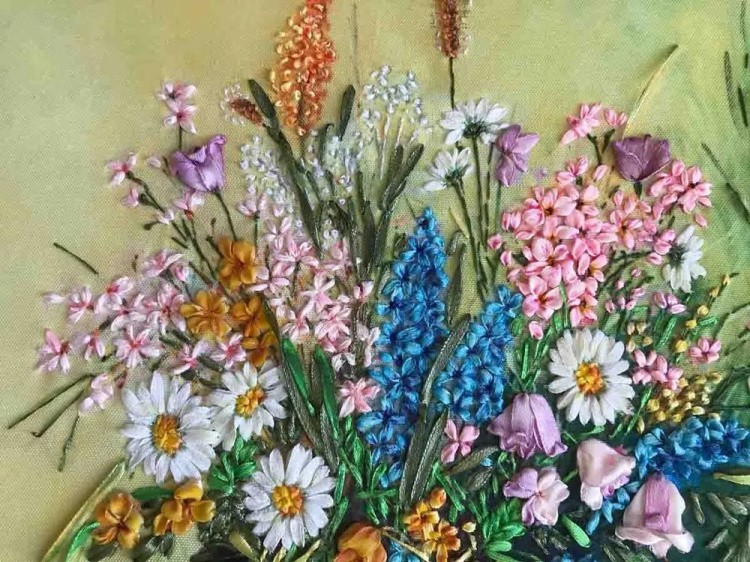 Вышивка лентами «Космея и луговые цветы» — картинка 3