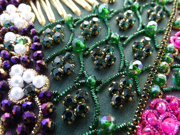 Набор для вышивания хрустальными камнями Богородица «Феодоровская» (акриловый жемчуг) — картинка 13