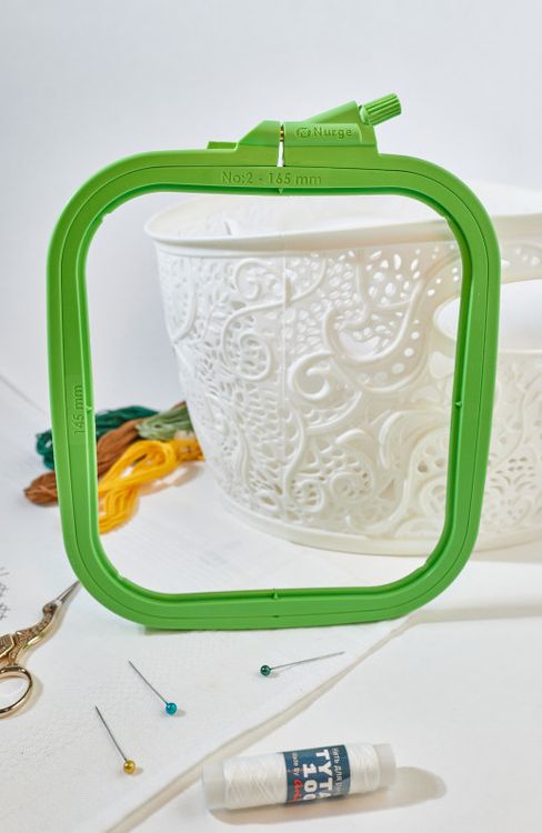 Пяльцы пластиковые квадратные с винтом №2, 14,5х16,5 см, Nurge — картинка 2