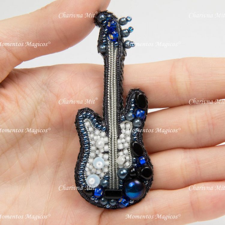 Набор вышивки бисером «Брошь. Гитара» — картинка 2