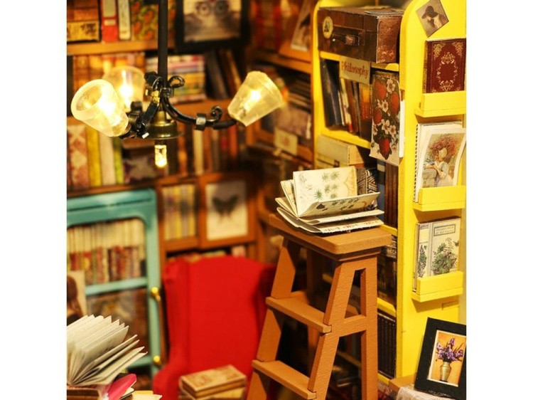 Набор для создания миниатюры (румбокс) «Книжный магазинчик» — картинка 8