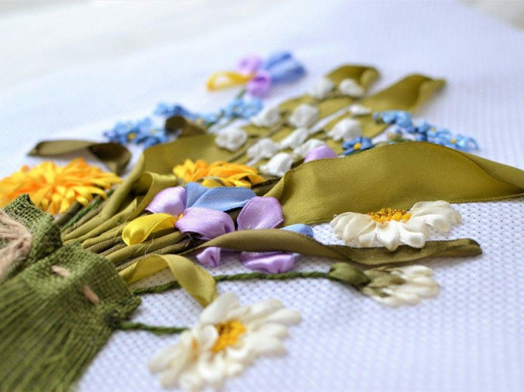 Вышивка лентами «Лесной букет» — картинка 6