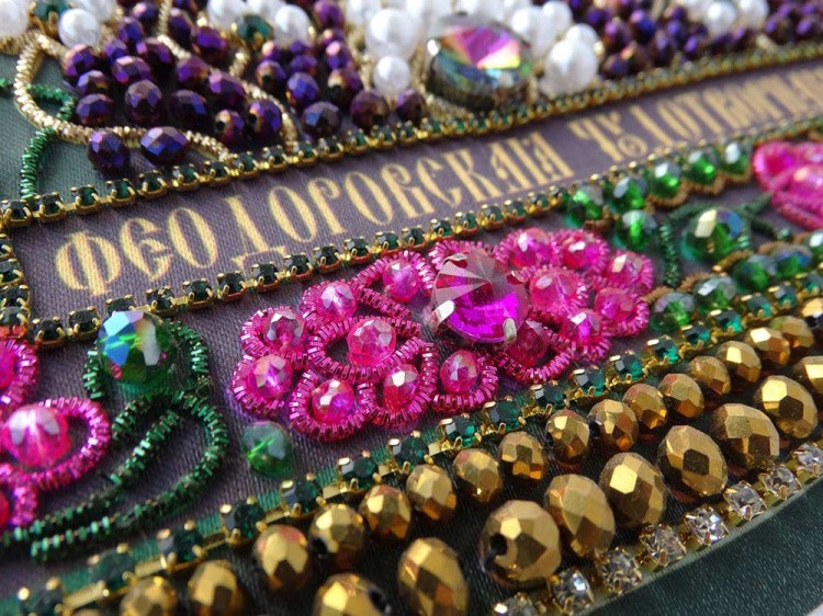 Набор для вышивания хрустальными камнями Богородица «Феодоровская» (акриловый жемчуг) — картинка 20