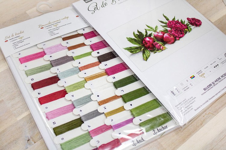 Набор для вышивания «Пионы и красные яблоки» — картинка 3