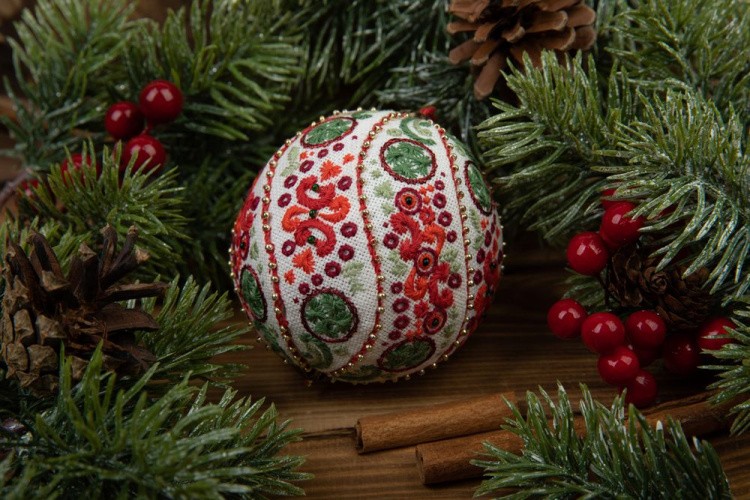 Набор для вышивания «Новогодняя игрушка. Рождественские узоры» — картинка 7