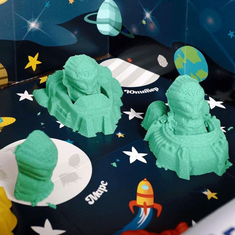 Космический пластичный песок «Космическое путешествие» 1 кг светится в темноте жёлтым цветом — картинка 8