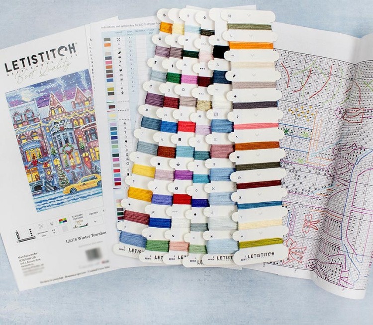 Набор для вышивания «Winter Townhouse (Зимний таунхаус)» — картинка 3