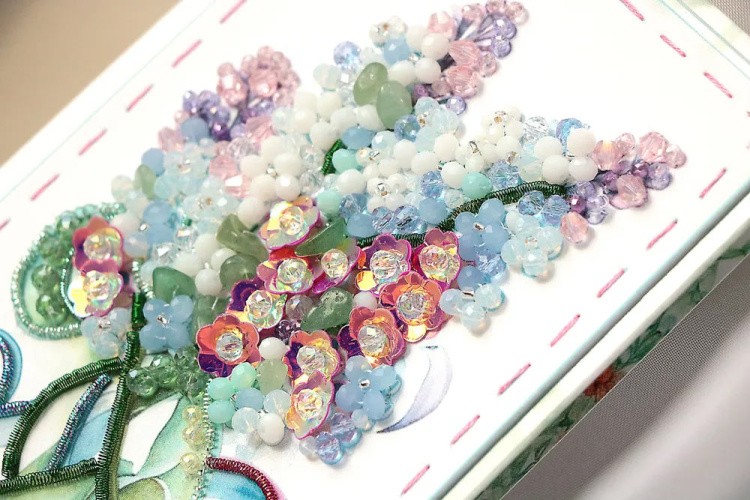 Набор для вышивания хрустальными бусинами открытка-конверт «Сирень» — картинка 3